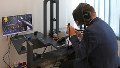 Student podczas wirtualnego wykonywania złącza spawanego