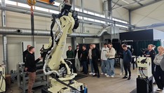 Robot OTC z głowicą szlifierską